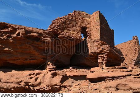Fantastic Up Close Look At Red Rock Ruins.