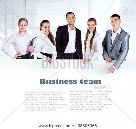 Business team houden van het Klembord met kopie ruimte voor tekst of ontwerp
