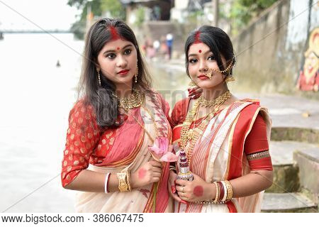 Portrait Of Beautiful Indian Bengali Female Models In Ethnic Saree And Jewellery In Kolkata, India O