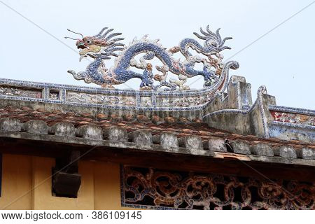 Hoi An, Vietnam, September 20, 2020: Dragon On The Roof Of The Temple In The Backyard Of The Van Mie