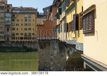 Ponte Vecchio In Florence Over The Arno River And Vasari Corridor