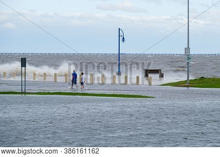New Orleans, Louisiana/usa - 9/15/2020: Waves And Flooding Along Lake Pontchartrain From Hurricane S
