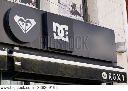 Bordeaux , Aquitaine / France - 09 15 2020 : Roxy Dc Shoes Logo And Text Sign Of Surf Brand Shop For
