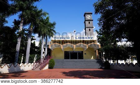 Kalaburagi, Karnataka/india-september 03.2020: Low Angle View Of Gulbarga University Library Buildin