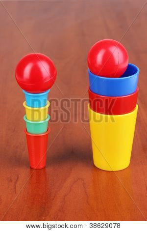 Tryllekunstner på træ baggrund