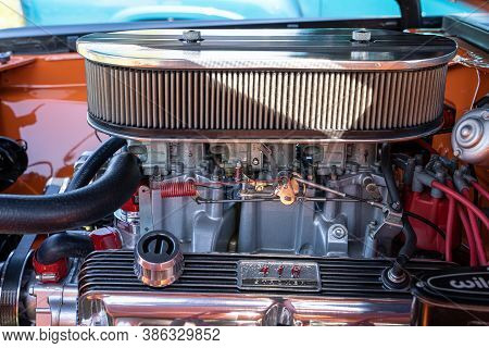 Saint Clair Shores, Michigan / Usa - 09-21-2020: 24Th Annual Waterfront Car Show Presented By The Vi