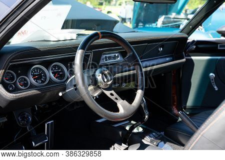 Saint Clair Shores, Michigan / Usa - 09-21-2020: 24Th Annual Waterfront Car Show Presented By The Vi