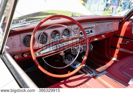 Saint Clair Shores, Michigan / Usa - 09-21-2020: 24Th Annual Waterfront Car Show Presented By The Vi