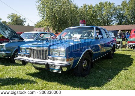 Saint Clair Shores, Michigan / Usa - 09-21-2020: 24Th Annual Waterfront Car Show Presented By The Vi
