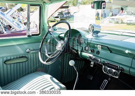 Saint Clair Shores, Michigan / Usa - 09-21-2020: 24Th Annual Waterfront Car Show Presented By The Vi