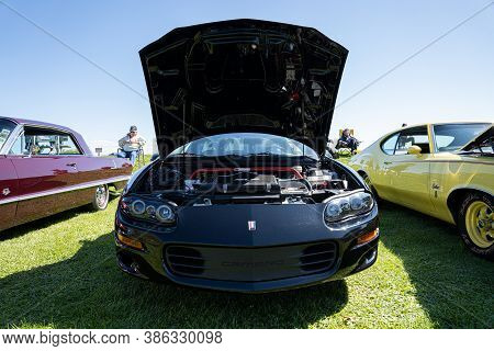 Saint Clair Shores, Michigan / Usa - 09-21-2020: 24Th Annual Waterfront Car Show Presented By The Vi