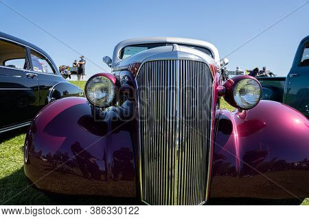 Saint Clair Shores, Michigan / Usa - 09-21-2020: 24Th Annual Waterfront Car Show Presented By The Vi