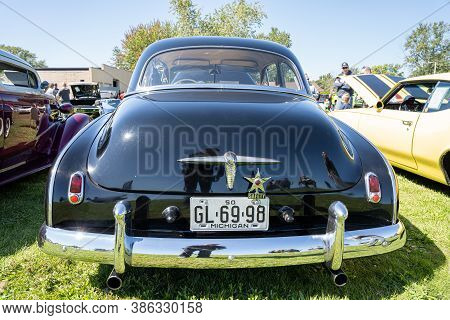 Saint Clair Shores, Michigan / Usa - 09-21-2020: 24Th Annual Waterfront Car Show Presented By The Vi
