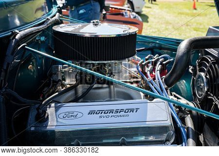 Saint Clair Shores, Michigan / Usa - 09-21-2020: 24Th Annual Waterfront Car Show Presented By The Vi