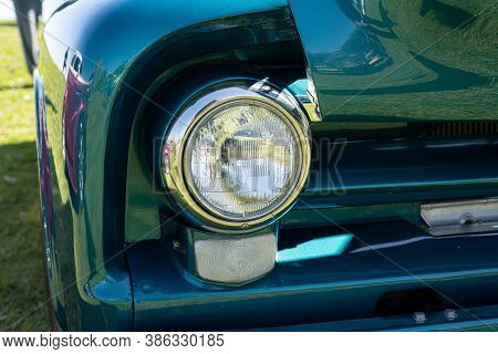 Saint Clair Shores, Michigan / Usa - 09-21-2020: 24Th Annual Waterfront Car Show Presented By The Vi
