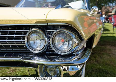 Saint Clair Shores, Michigan / Usa - 09-21-2020: 24Th Annual Waterfront Car Show Presented By The Vi