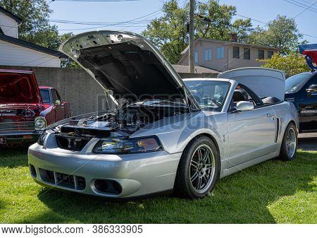 Saint Clair Shores, Michigan / Usa - 09-21-2020: 24Th Annual Waterfront Car Show Presented By The Vi