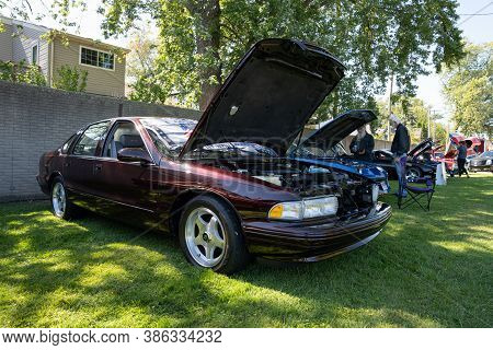 Saint Clair Shores, Michigan / Usa - 09-21-2020: 24Th Annual Waterfront Car Show Presented By The Vi