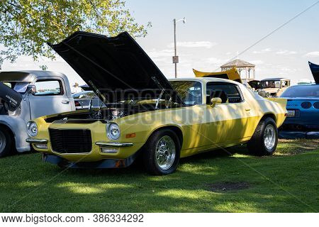 Saint Clair Shores, Michigan / Usa - 09-21-2020: 24Th Annual Waterfront Car Show Presented By The Vi
