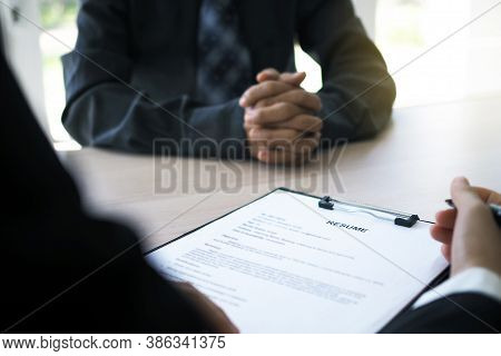 Executives Are Interviewing Candidates. Focusing On Resume Writing Tips, Applicant Qualifications, I