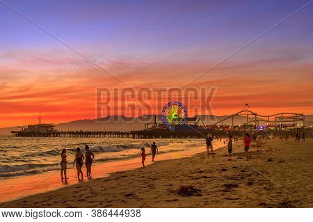 Santa Monica, California, Usa - August 8, 2018: People Walking On Seashore Of Santa Monica Pier, Pac