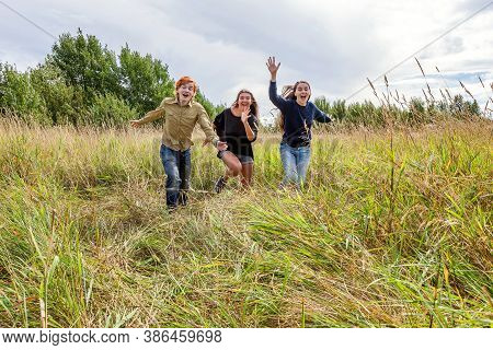 Summer Holidays Vacation Happy People Concept. Group Of Three Friends Boy And Two Girls Running And 