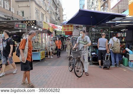 26 Aug 2020 People Wearing Face Masks Are Seen At Street Stalls