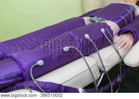 Pressotherapy In The Spa Salon For The Beauty And Health Of The Legs. A Procedure For Treating Legs 