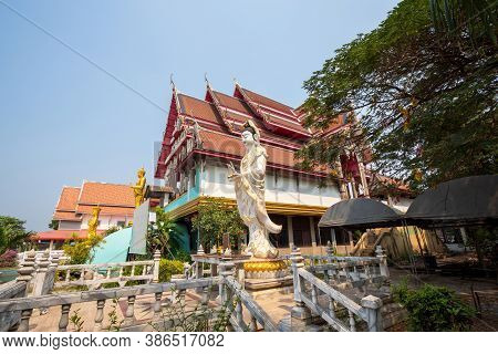 Wat Amphu Wararam Is A Beautiful Temple Located On The Chao Phraya River In Pathum Thani Province In