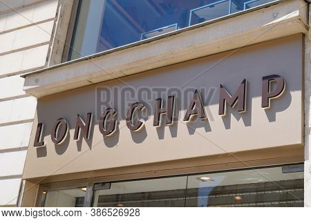 Bordeaux , Aquitaine / France - 09 20 2020 : Longchamp Sign And Logo Of Store Luxury French Brand Ow