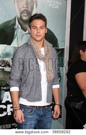 ロサンゼルス発 - 10 月 15 日: ライアン グスマン「アレックス クロス」プレミア アークライト映画館シネラマで到着します。