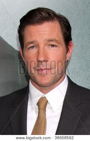 ロサンゼルス発 - 10 月 15 日: エドワード ・ バーンズ「アレックス クロス」初演アークライト映画館 Cineram に到着します。