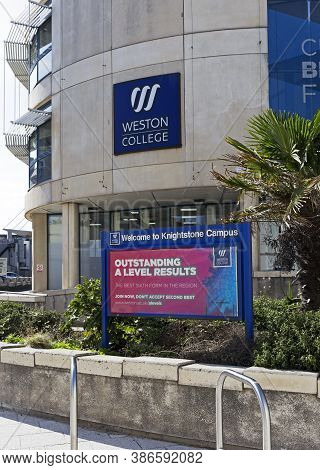 Weston-super-mare, Uk - August 29, 2019: The Knightstone Campus Of Weston College With A Sign Highli