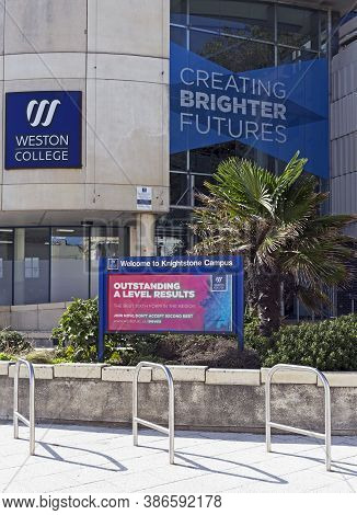 Weston-super-mare, Uk - August 29, 2019: The Knightstone Campus Of Weston College With A Sign Highli