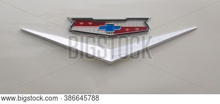 Toronto, Canada - 08 18 2018: Stylish Chevrolet Logo With Chrome Decoration On The Trunk Of 1956 Che