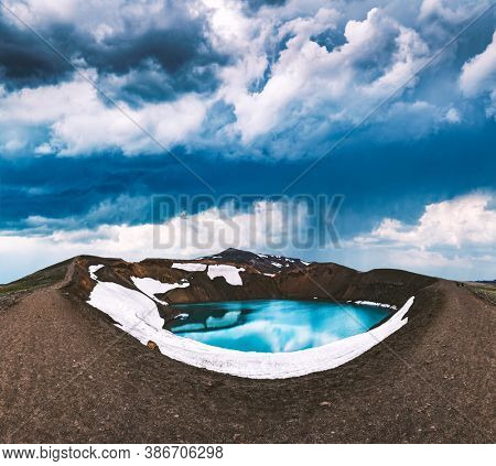 Drammatic view of the lake with turquoise water in vulkano crater. Geothermal valley Leirhnjukur, Myvatn lake, Krafla, Iceland. Famous tourist attraction