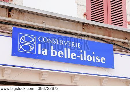 Bordeaux , Aquitaine / France - 09 20 2020 : La Belle-îloise Logo Sign Of French Store Selling Canne