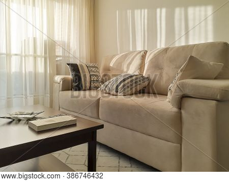 Minimal Style Living Room