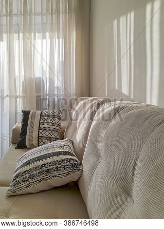 Minimal Style Living Room