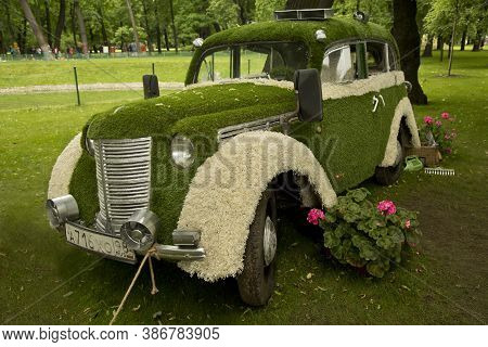 Saint-petersburg, Russia. 13 Juny 2016. Installation In The Mikhailovsky Garden, St. Petersburg, Rus