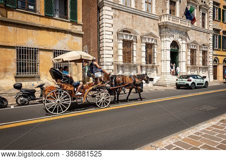 Pisa, Italy - July 29, 2020: Sightseeing Tour In A Horse-drawn Carriage In Pisa Lungarno, Street Tha