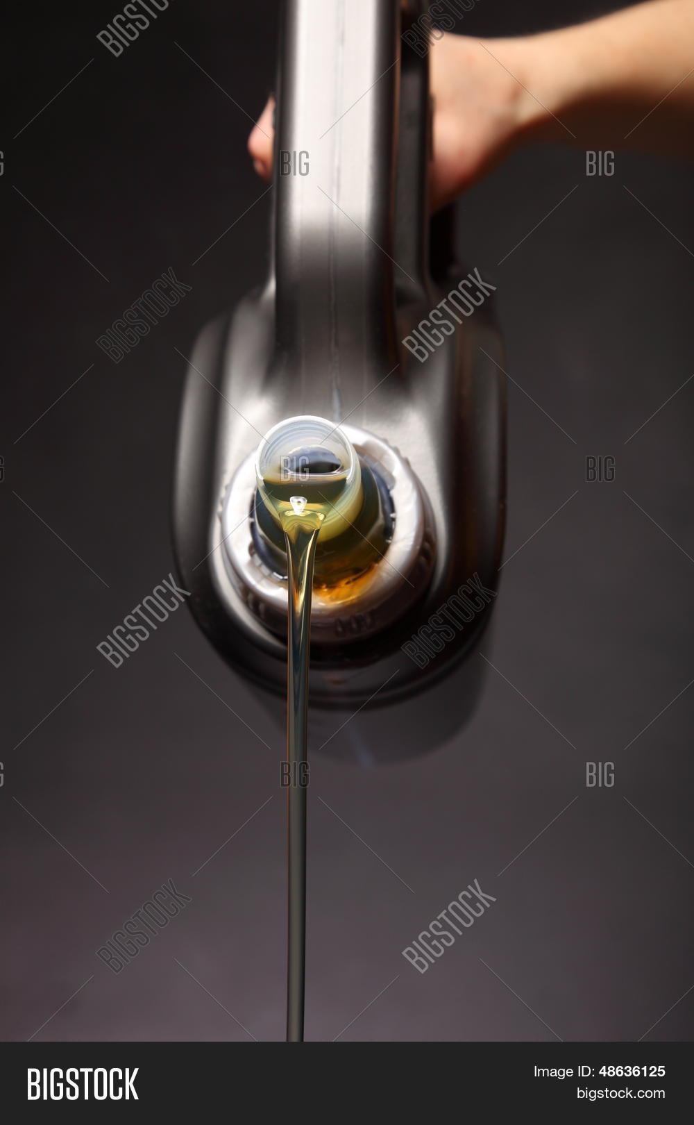 Can Car Engine Oil Image & Photo (Free Trial) Bigstock