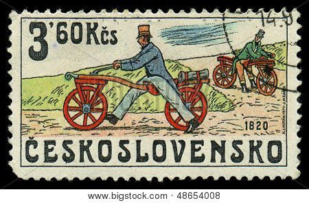 Československo - cca 1986: Razítko vytištěno v Československu, ukazuje obrázek Retro kolo, Circ