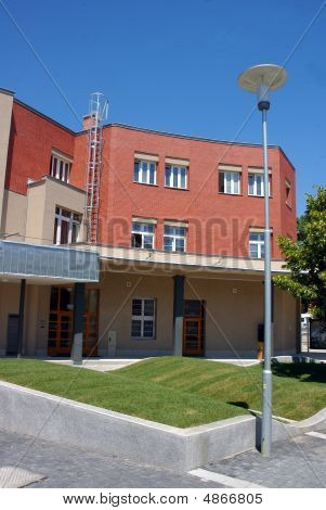 Modern Binası