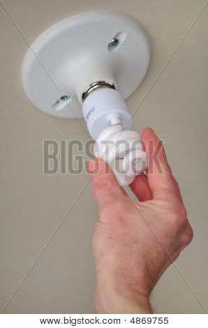 Instalando a luz fluorescente compacta (cfl)