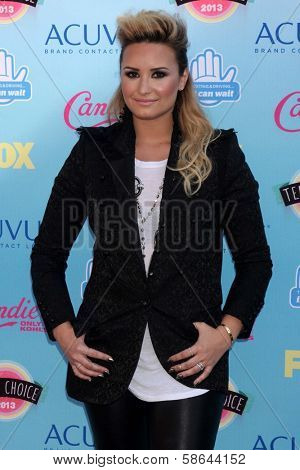 Demi Lovato at the 2013 Teen Choice Awards Arrivals, Gibson Amphitheatre, Universal City, CA 08-11-13