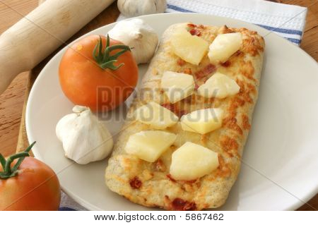 石头烤箱备份与甜菠萝披萨