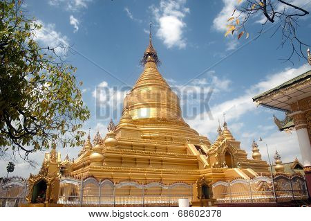 Maha Lokamarazein Kuthodaw Pagoda In  Myanmar.
