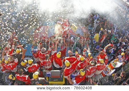 Avondale, AZ - Nov 09, 2014:  Kevin Harvick (4) wins the Quicken Loans Race Heroes 500 at Phoenix International Raceway in Avondale, AZ. 
