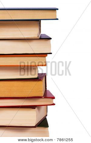 กองหนังสือที่แยกต่างหากบนพื้นหลังสีขาว